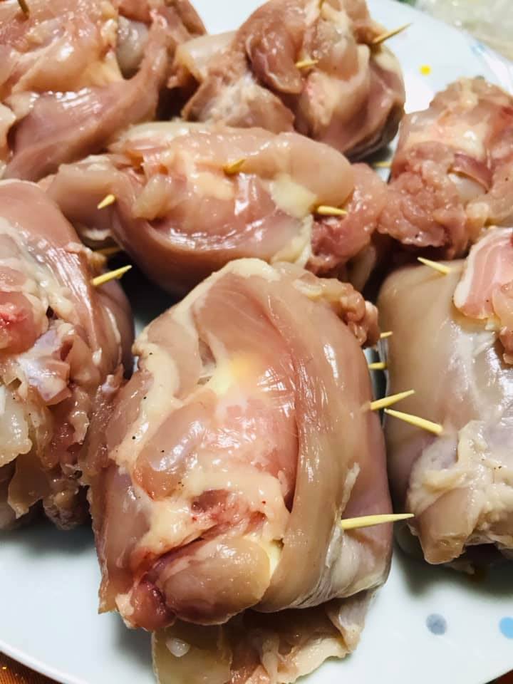 Ricetta Salsiccia di vitello e sovraccoscia di pollo ripieni alla pizzaiola - passaggio 8