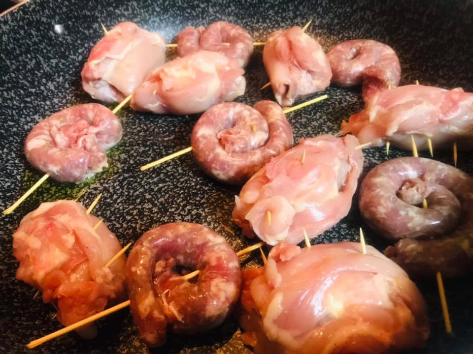 Ricetta Salsiccia di vitello e sovraccoscia di pollo ripieni alla pizzaiola - passaggio 12