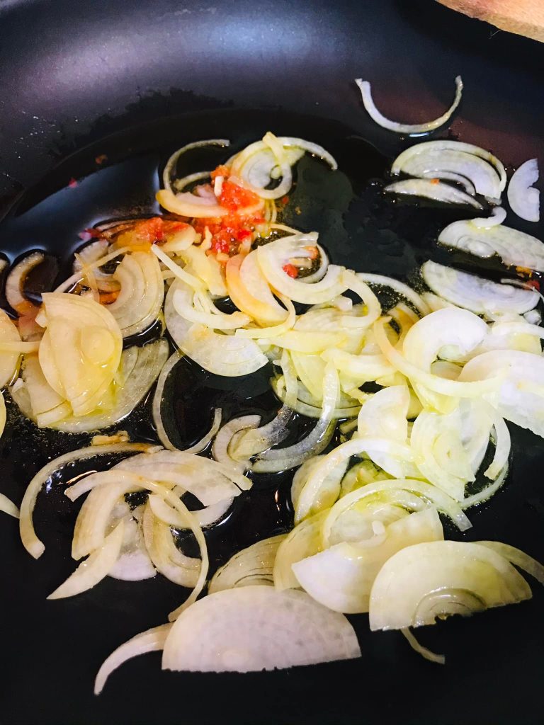 Ricetta Spaghetti con pomodorini piccante - passaggio 1