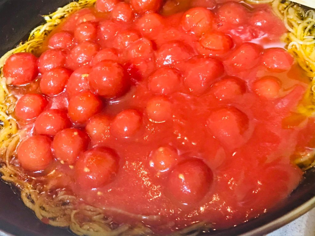 Ricetta Spaghetti con pomodorini piccante - passaggio 3