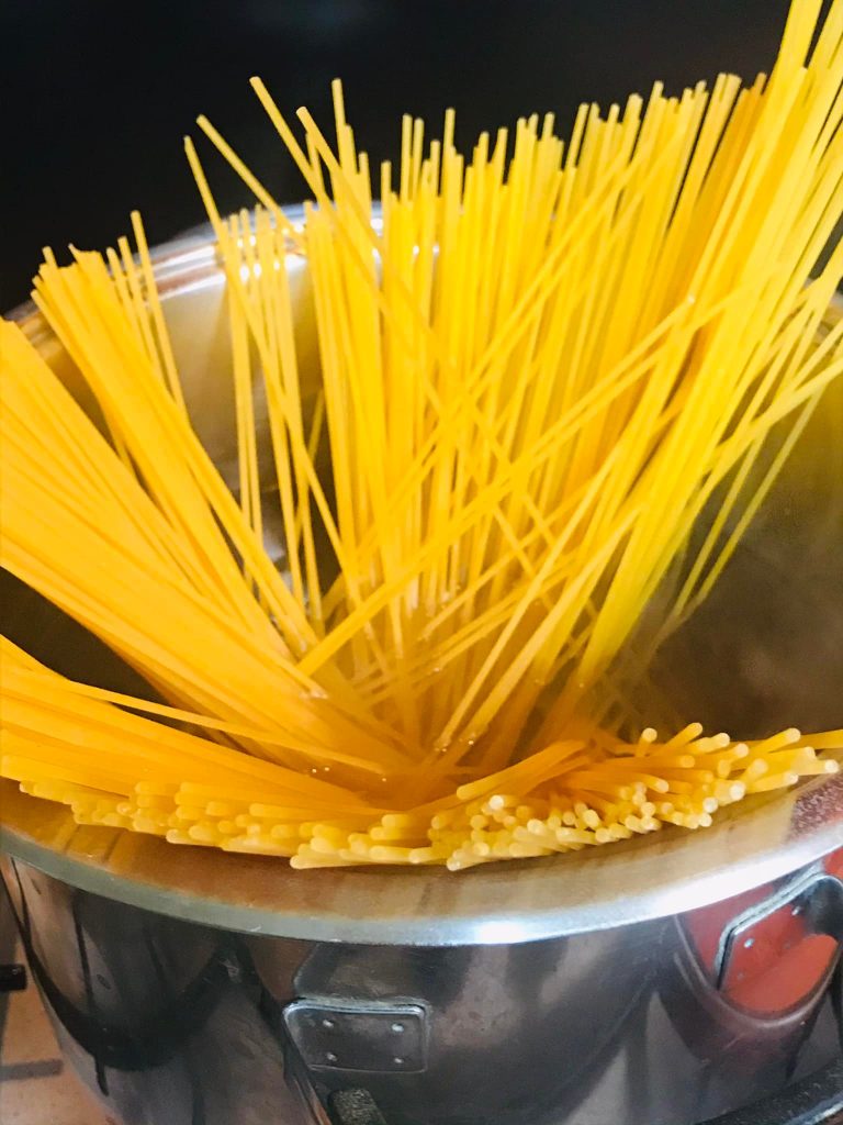 Ricetta Spaghetti con pomodorini piccante - passaggio 5