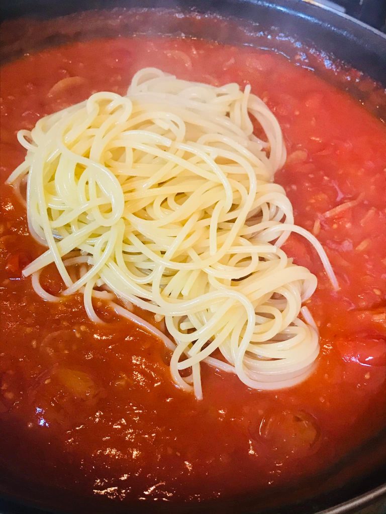 Ricetta Spaghetti con pomodorini piccante - passaggio 7