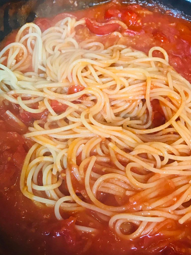 Ricetta Spaghetti con pomodorini piccante - passaggio 8