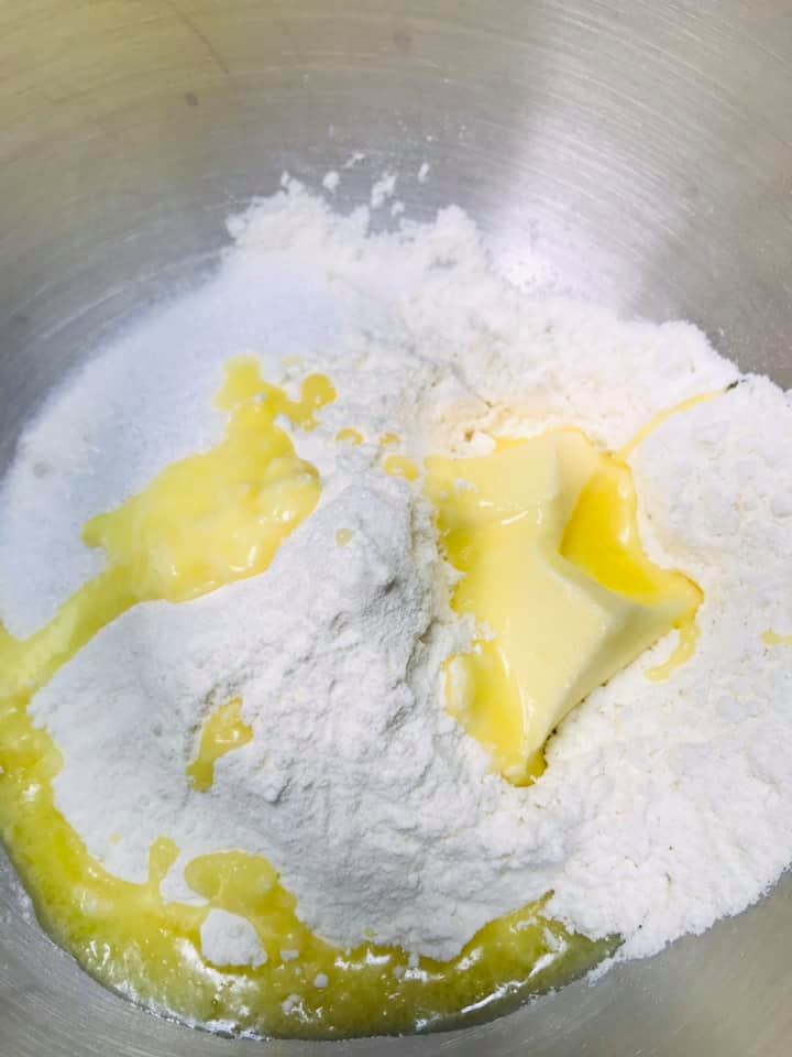 Ricetta Treccine con lo zucchero - passaggio 3