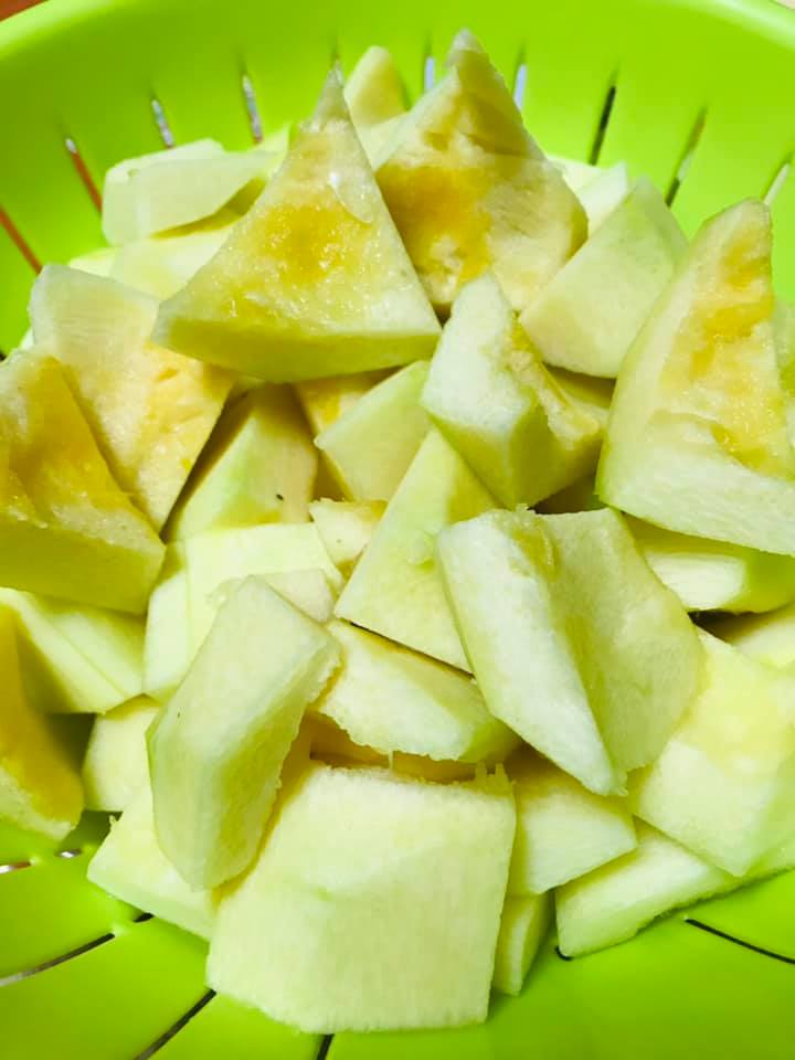 Ricetta Vellutata di zucca e patate con crostini di pane aromatizzati al basilico - passaggio 3