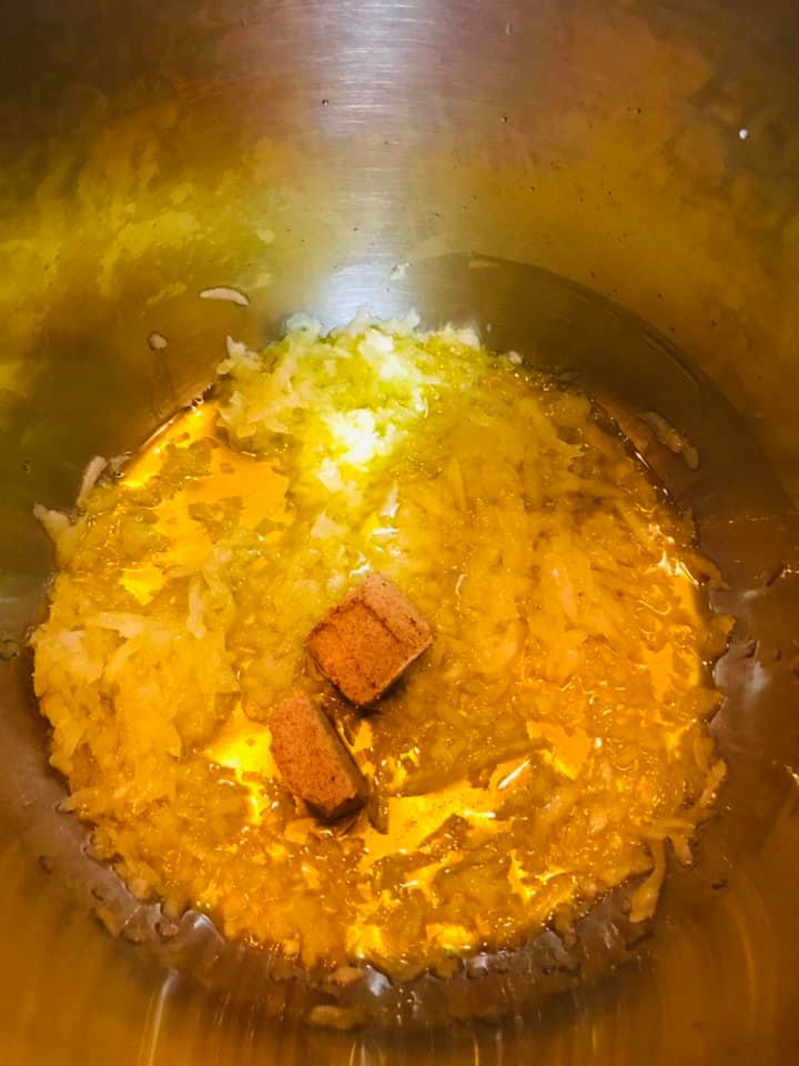 Ricetta Vellutata di zucca e patate con crostini di pane aromatizzati al basilico - passaggio 7
