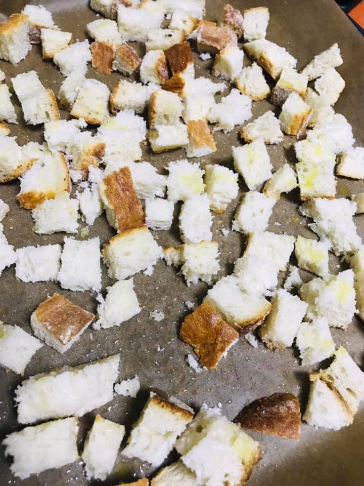 Ricetta Vellutata di zucca e patate con crostini di pane aromatizzati al basilico - passaggio 13