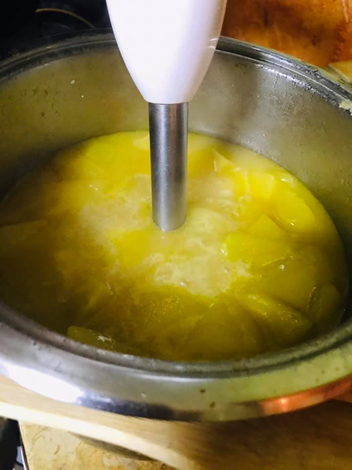 Ricetta Vellutata di zucca e patate con crostini di pane aromatizzati al basilico - passaggio 15
