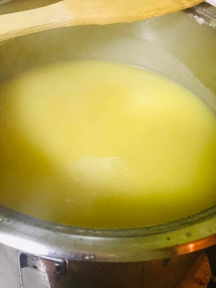 Ricetta Vellutata di zucca e patate con crostini di pane aromatizzati al basilico - passaggio 16