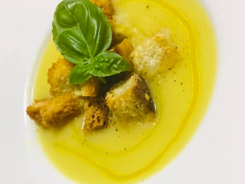 Ricetta Vellutata di zucca e patate con crostini di pane aromatizzati al basilico - passaggio 18