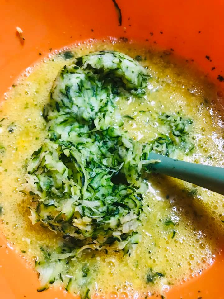 Ricetta Rotolo di zucchine con prosciutto cotto e mozzarella - passaggio 10