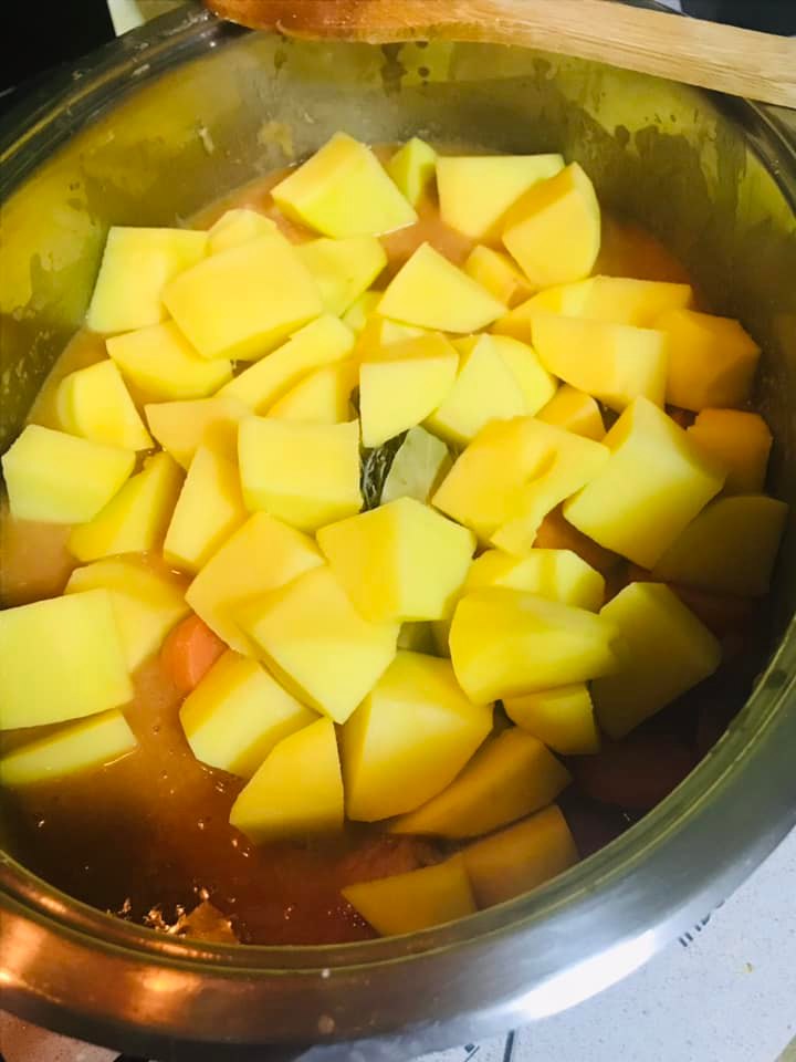 Ricetta Spezzatino di manzo (o vitello) con patate cremoso - passaggio 13