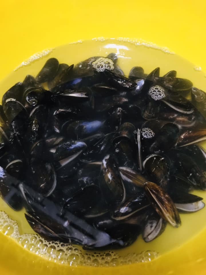 Ricetta Zuppa Di Cozze - passaggio 1
